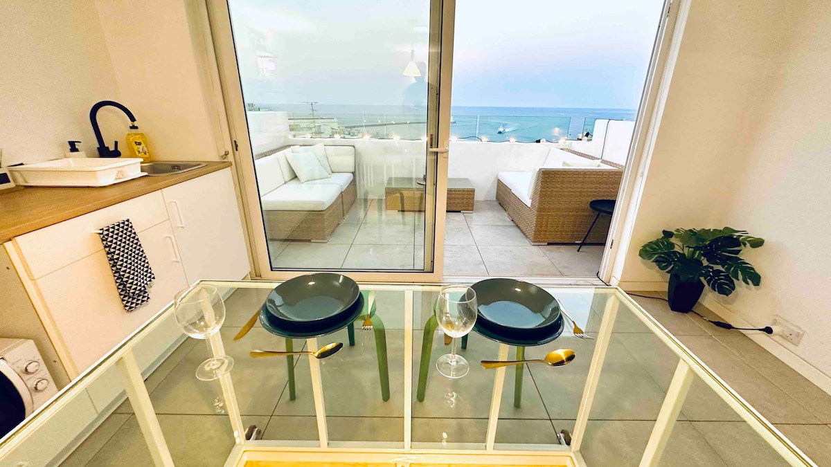 Grand Harbour views