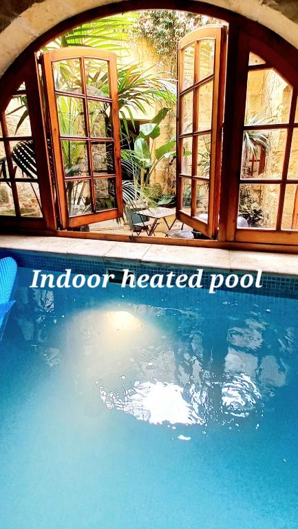 Il Mithna farmhouse with indoor heated jacuzzi pool