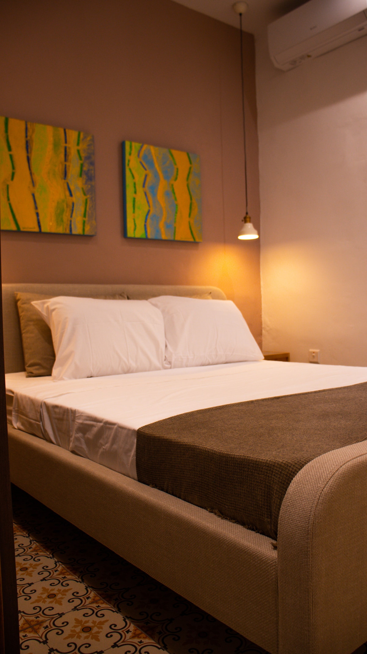 Private Room with en-suite 5 mins from Valletta!