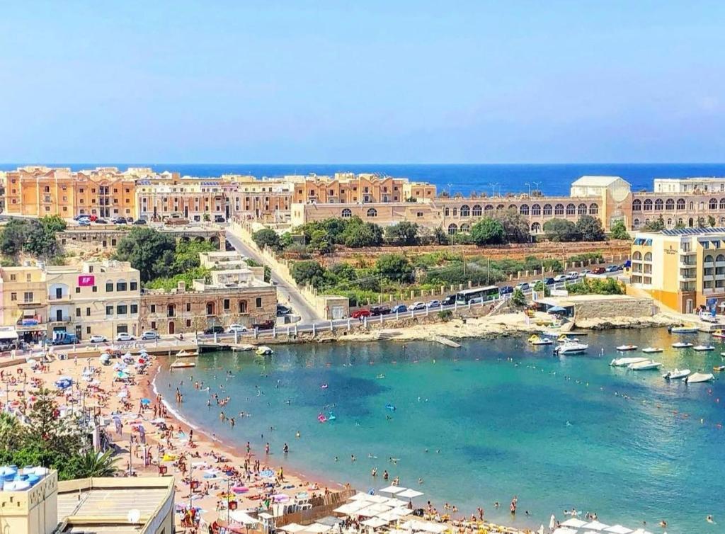 St Julians Central New Apartment! Bright, Spacious and next to the Beach