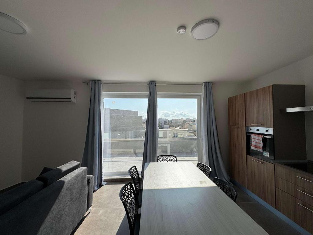 Penthouse Bliss Bright Stylish - by HostMT