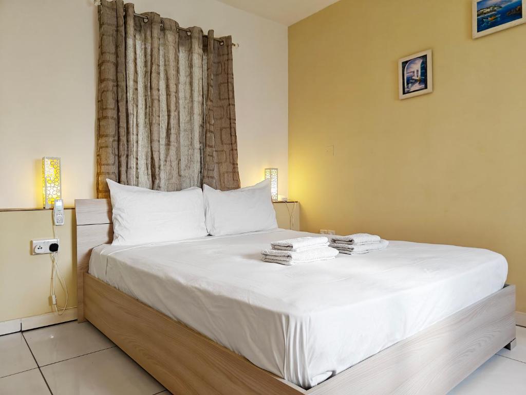 Corner view 4