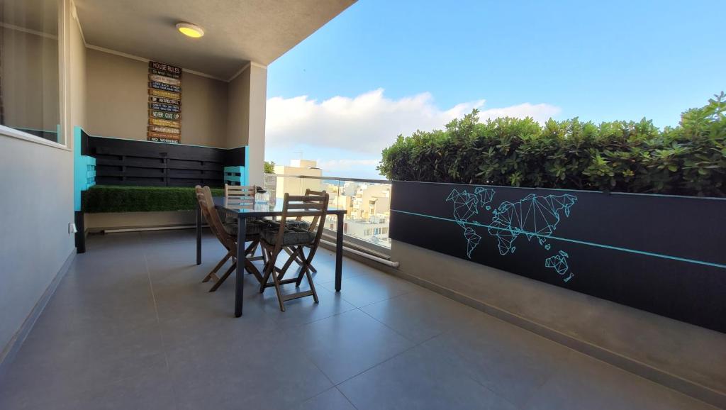 Stylish - Modern - Large Terrace - 2 Bed - 200 M From Sea - Fully Air Con
