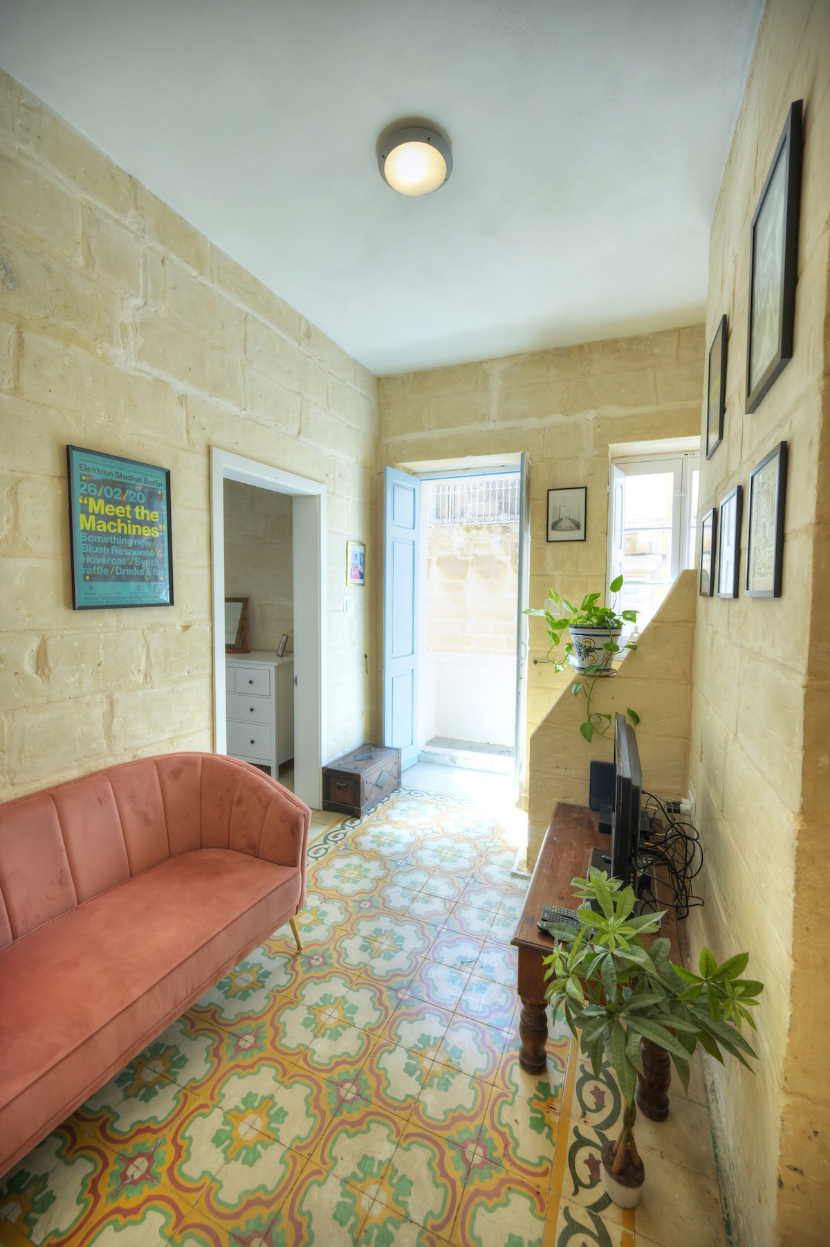 Traditional townhouse with roof terrace Rthe1-1
