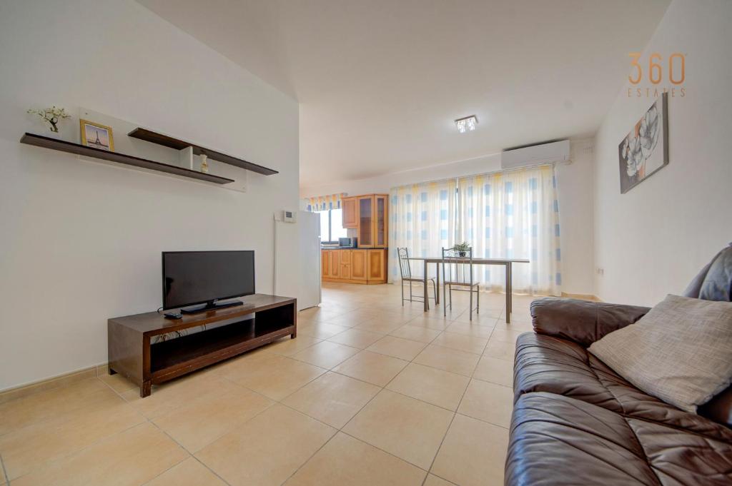 Cosy 2BR penthouse with private balcony by 360 Estates