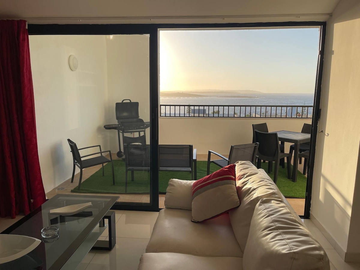 Luxury 2bedroom apartment with sea views.
