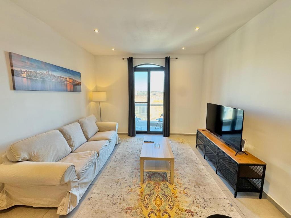 Adira Bay Hideaway - Fast WiFi and Home Office