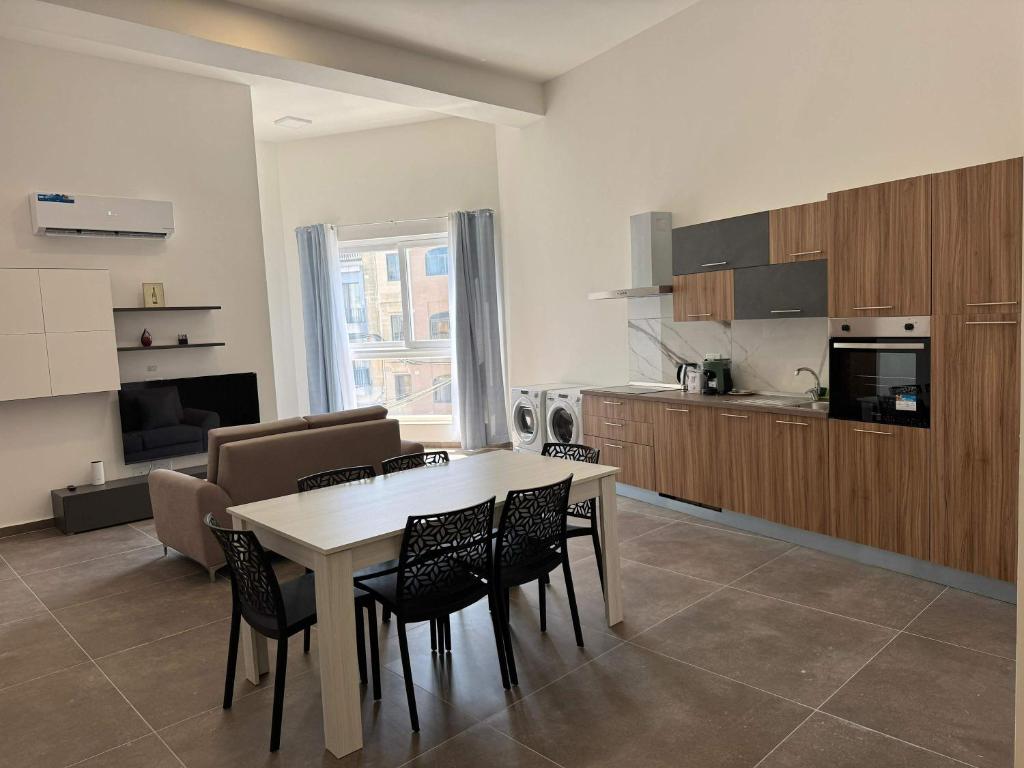 Family 2BR Apartment in Fgura - by HostMT