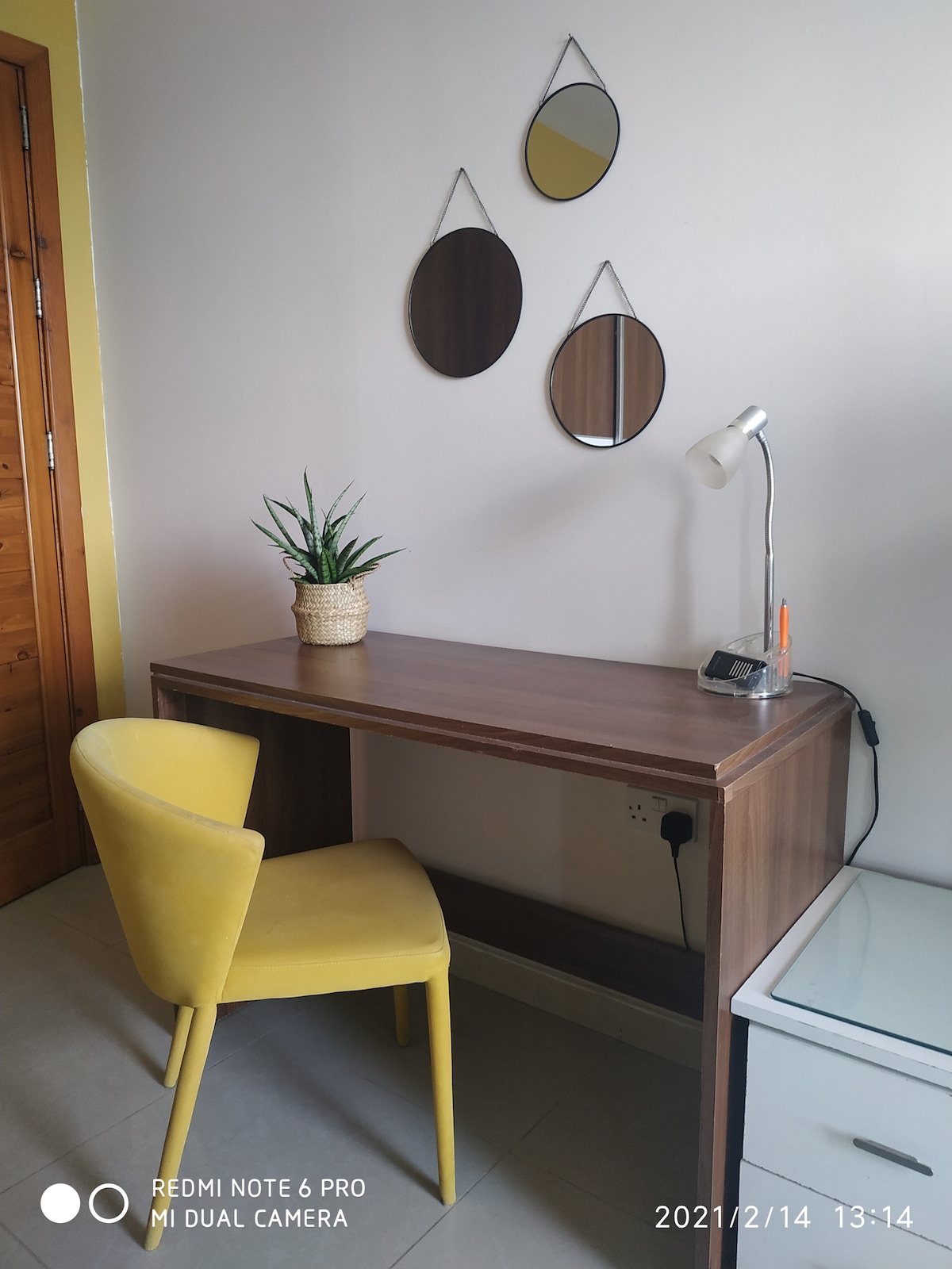 Room 3 in Central Sea Front Apt. With optional AC