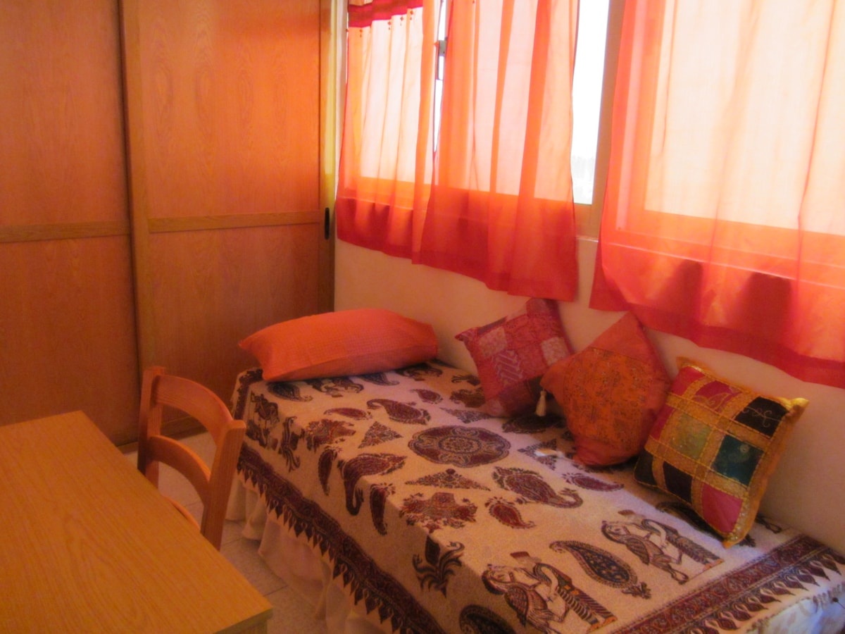Budget prices! Females only accomodation.