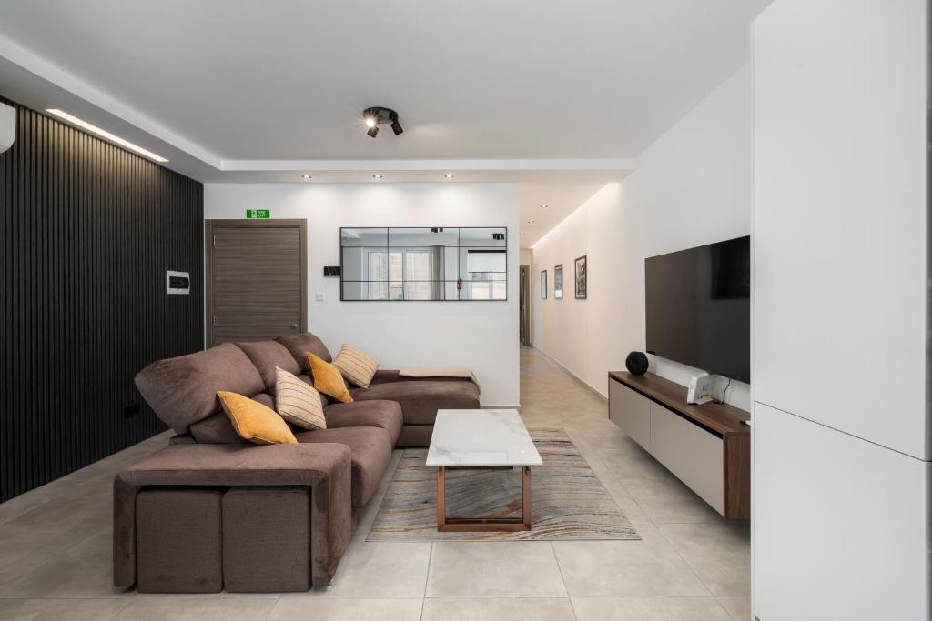 Modern 2BD Apartment with Spacious Layout & 2 Balconies - San Gwann