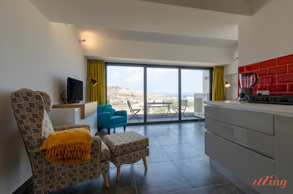 2 Bed Apartment with Distant Sea and Country Views
