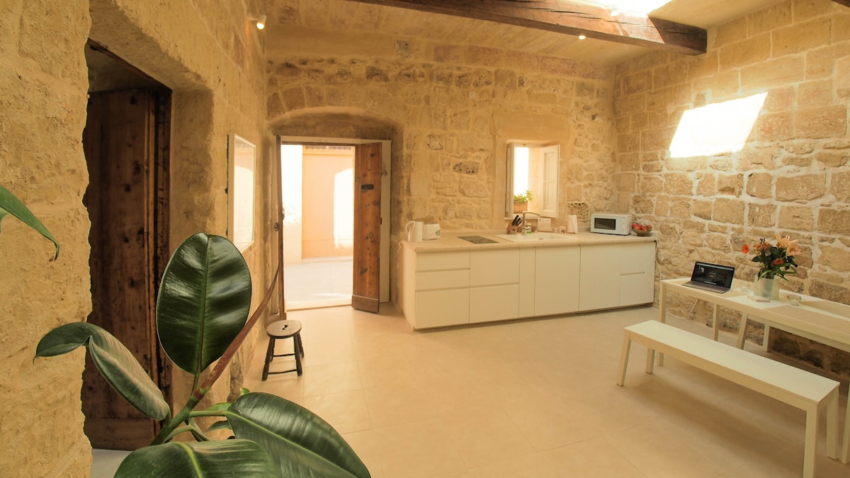 500 year old house Bartholomew str. Mdina, Rabat