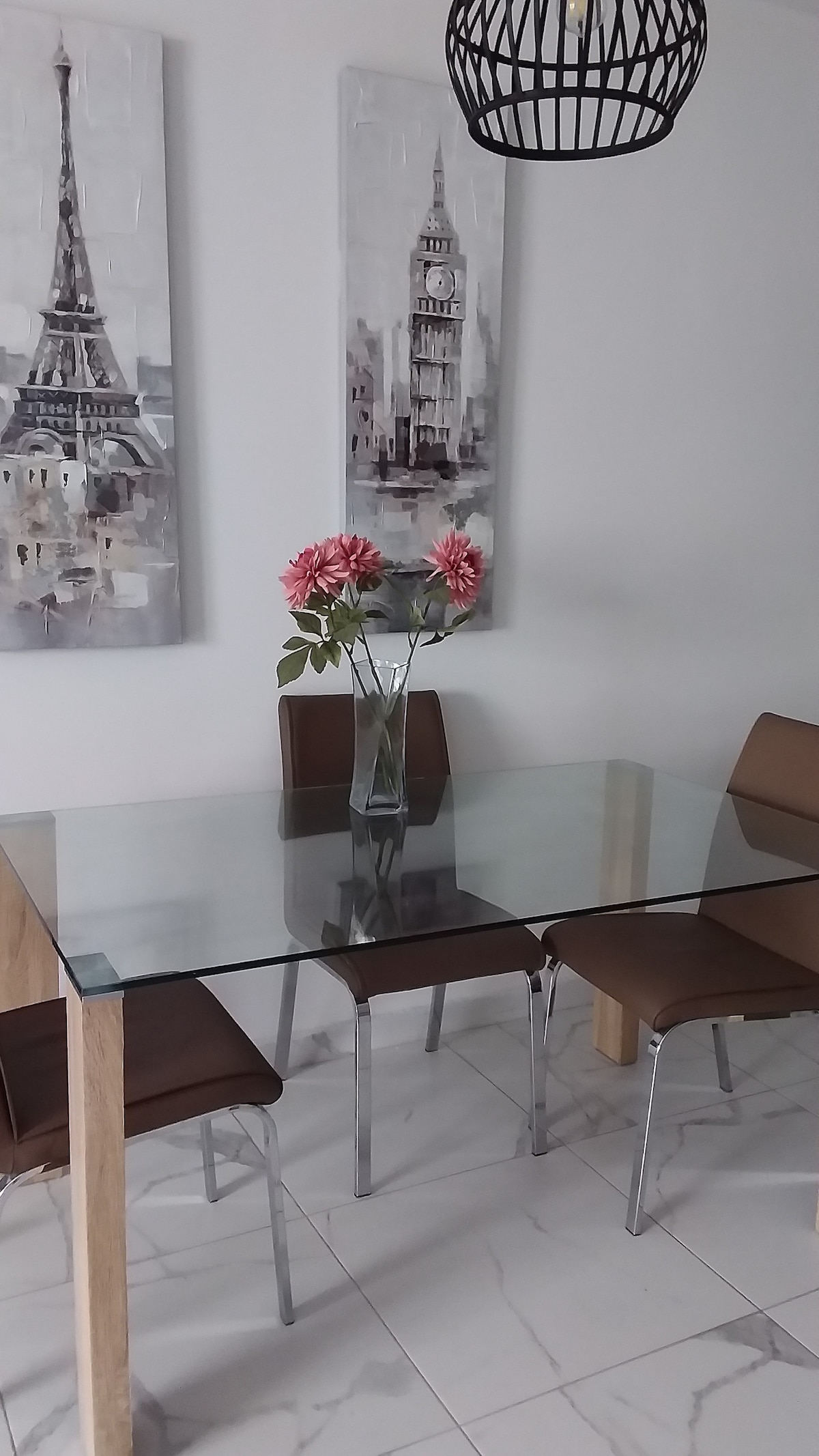 comfortable room near sea and amenities.