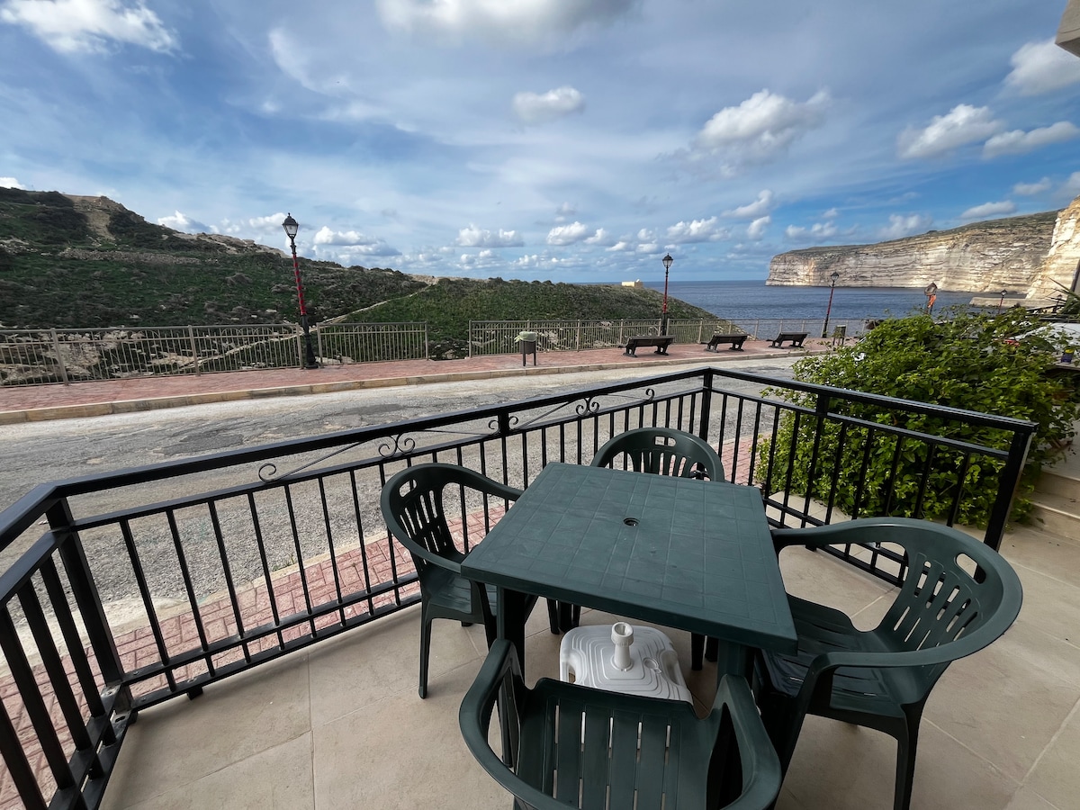 Seafront Maisonette with Views, Terrace & Free AC!