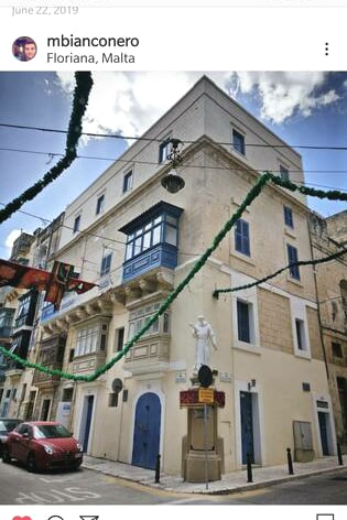No 60
Centrally located, convenient 2nd floor Apt