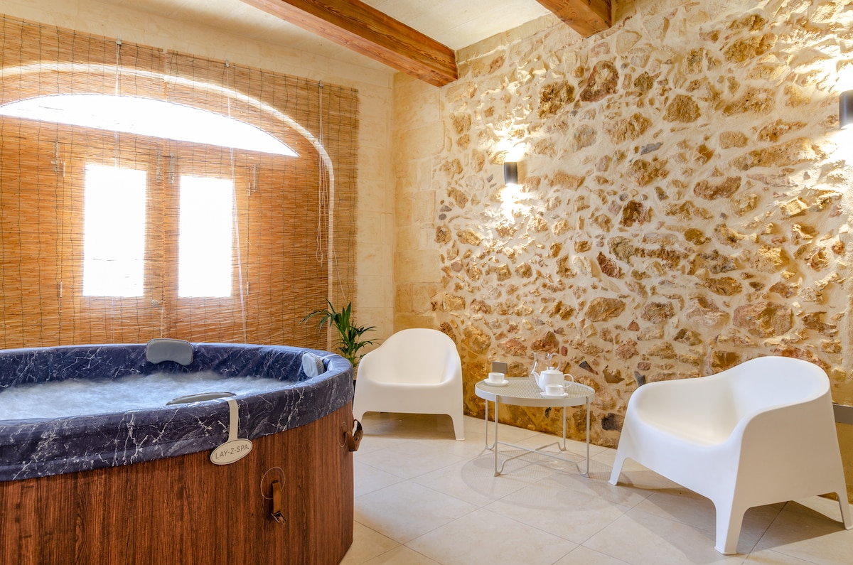 Ucieczka z prywatnym basenem, wewnętrzną jacuzzi i tarasem BBQ