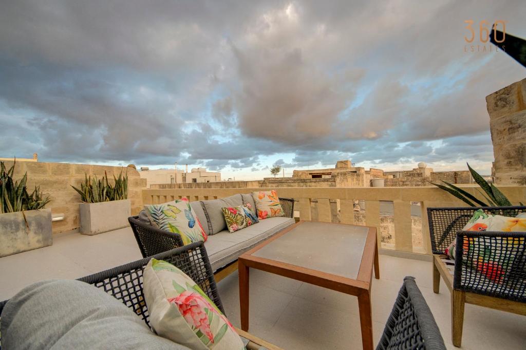 Modern apartment with spacious terrace in Attard by 360 Estates