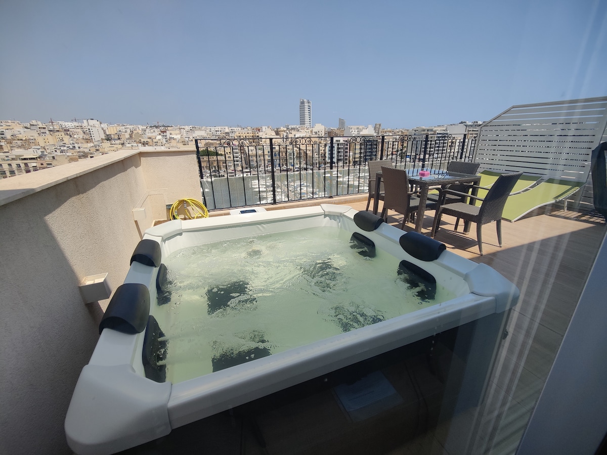 Marina-View Penthouse 7B | Central Location