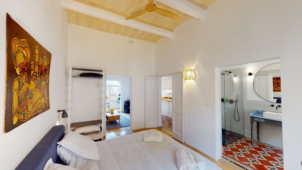 Narrow Street Suite