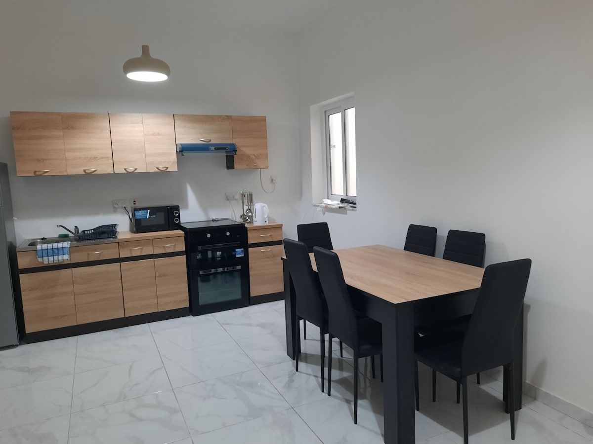 Hamrun Private Room (Central): Fl 4 Rm 1