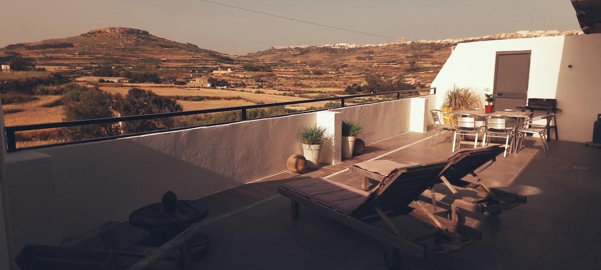 Przytulny penthouse przy morzu, wspaniałe widoki, Marsalforn Gozo