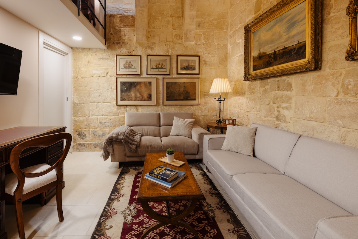 Nelson Suite- loft room -Valletta ferry