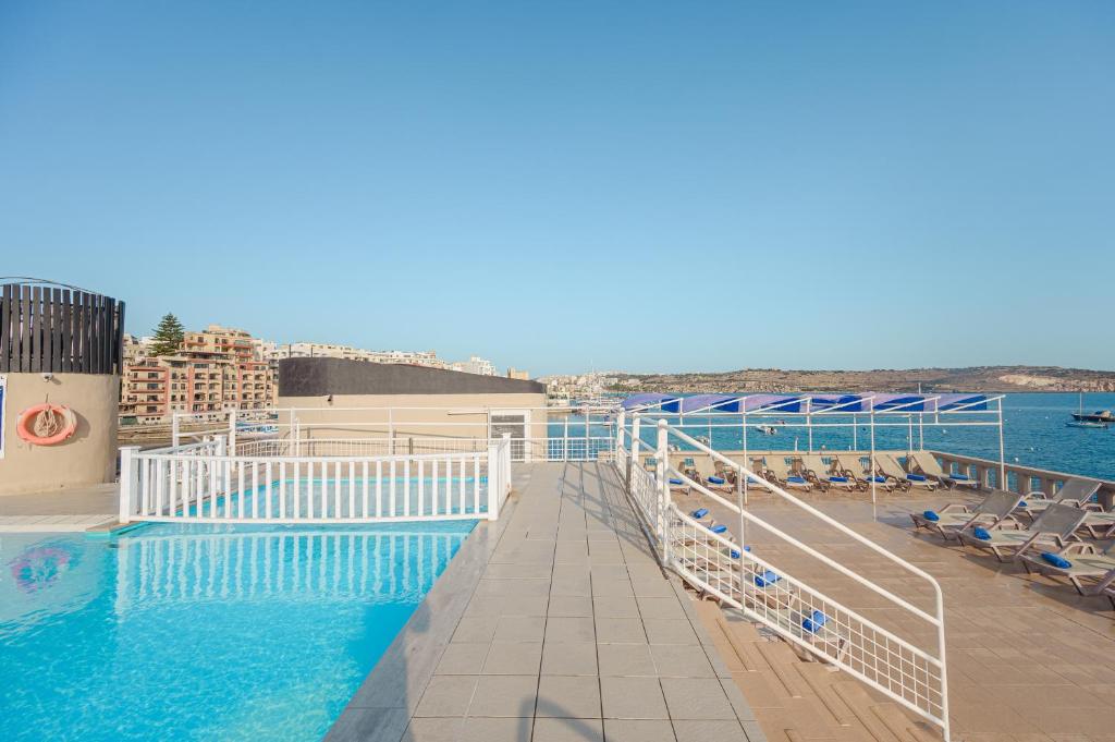 Gillieru Harbour Hotel