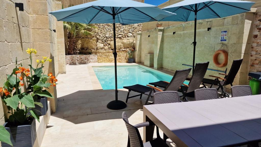 Sunflower Farmhouse, Xewkija, Gozo