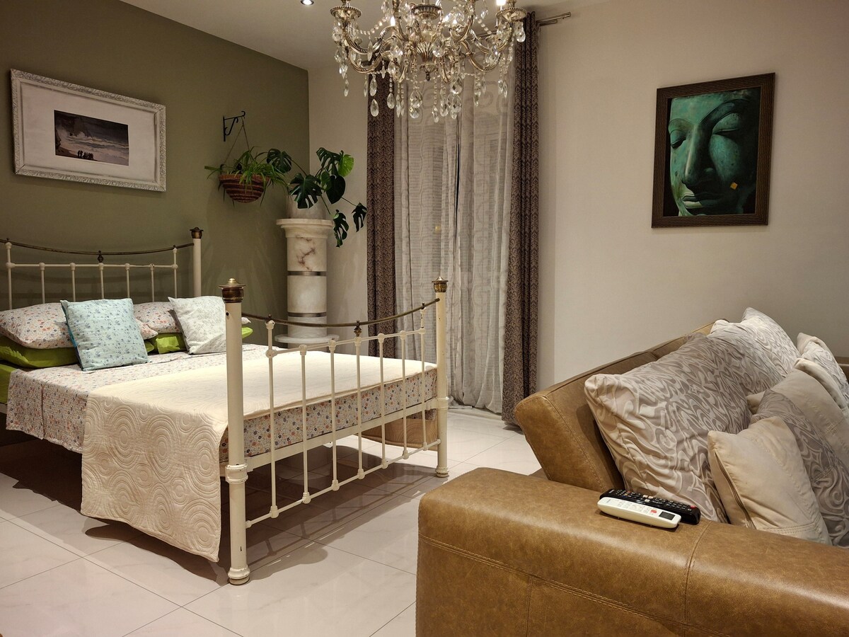 Large Spacious Double Room